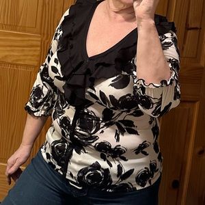 Sz M L 5/$15 TOP ruffles